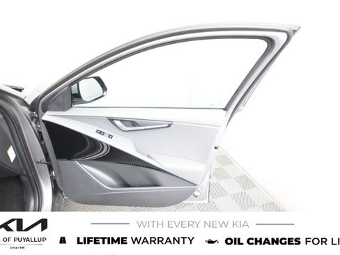 New 2025 Kia Niro EX Touring image 15