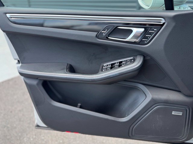 Certified 2022 Porsche Macan AWD/4WD image 13