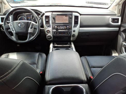 Used 2019 Nissan Titan PRO-4X w/ Pro-4x Convenience Package AWD/4WD image 12