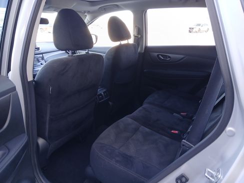 Used 2015 Nissan Rogue SV w/ SV Moonroof Package image 8