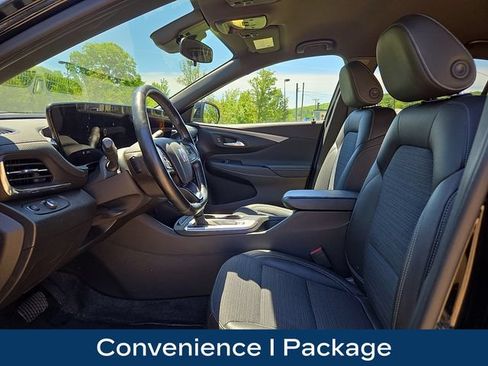 Used 2024 Buick Envista Preferred w/ Convenience I Package FWD image 2