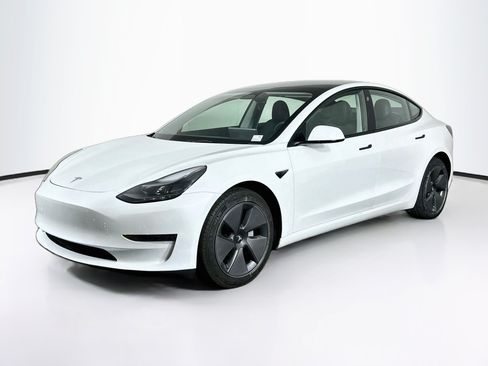 Used 2023 Tesla Model 3 Standard Range RWD image 3