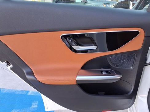 Used 2025 Mercedes-Benz C 300 4MATIC Sedan image 9