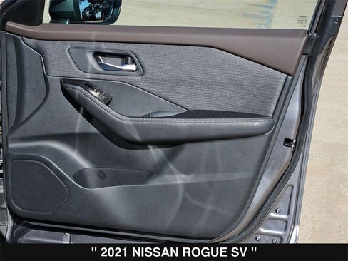 Used 2021 Nissan Rogue SV image 30