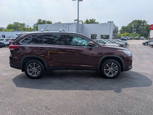 Used 2019 Toyota Highlander XLE AWD/4WD image 2
