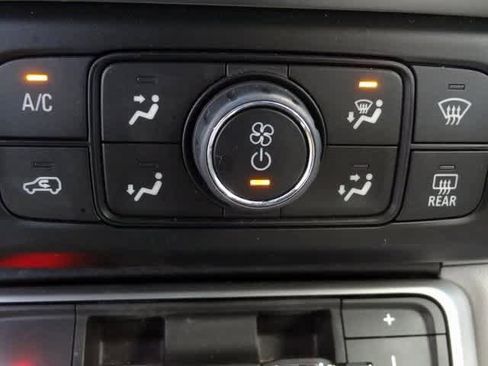 Used 2023 GMC Acadia SLT image 33