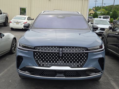 Used 2026 Lincoln Nautilus Reserve AWD/4WD image 2