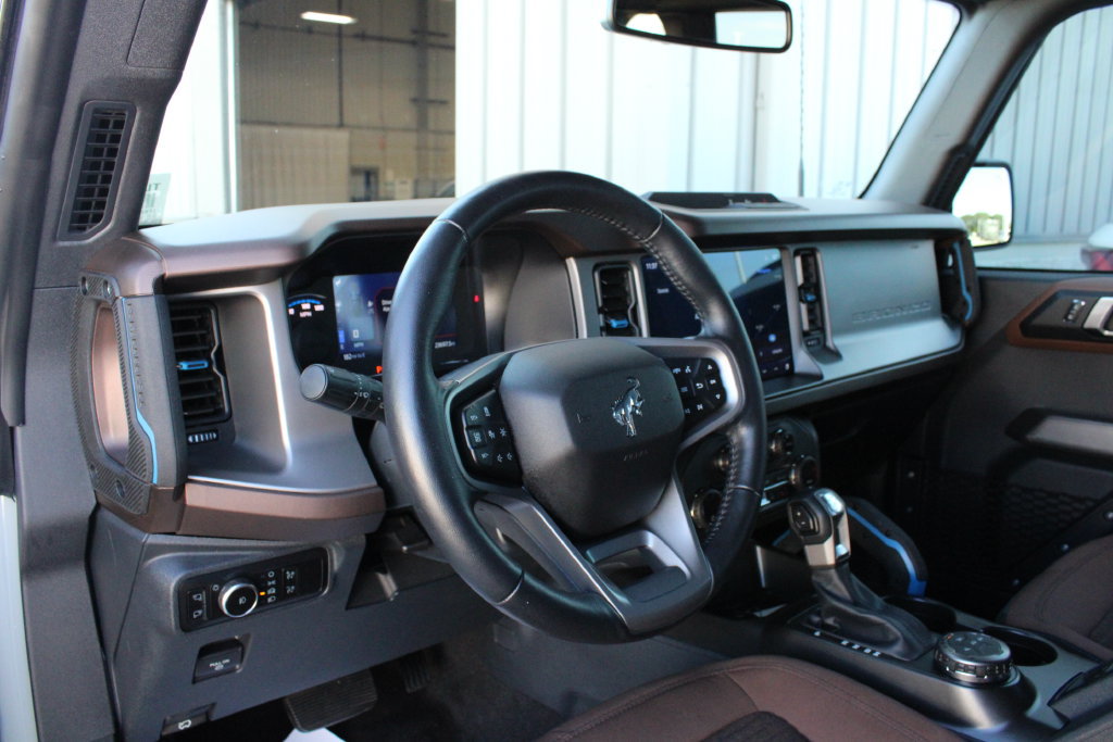 Used 2023 Ford Bronco Outer Banks AWD/4WD image 2