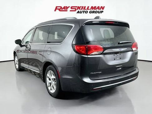Used 2019 Chrysler Pacifica Touring-L Plus w/ Advanced Safetytec Group FWD image 5