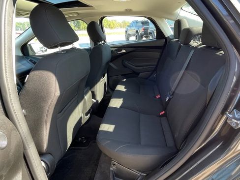 Used 2017 Ford Focus SEL image 30