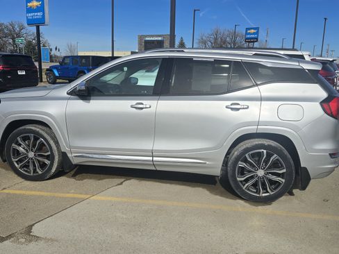 Used 2020 GMC Terrain Denali w/ Denali Premium Package image 7