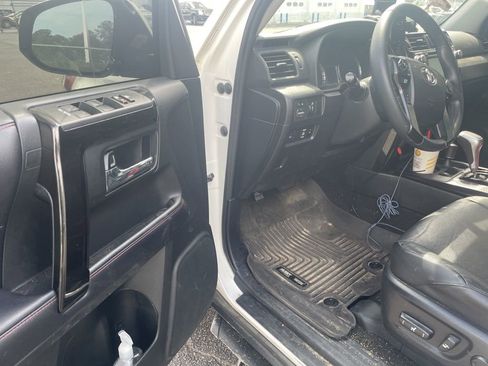 Used 2019 Toyota 4Runner TRD Off-Road AWD/4WD image 18