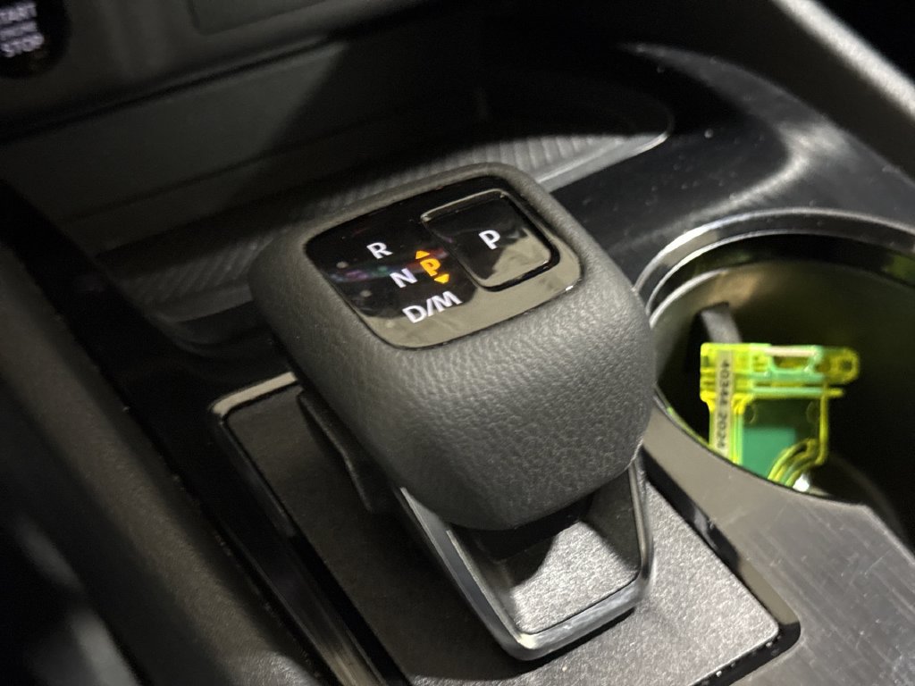 Used 2024 Nissan Rogue S FWD image 17