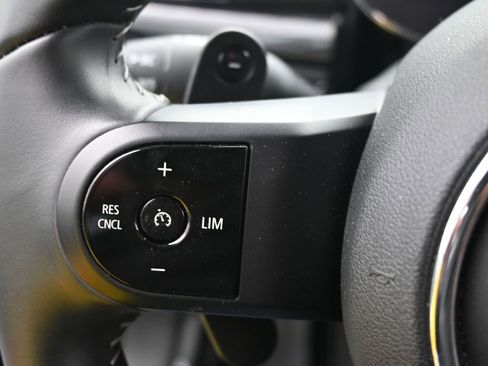 Used 2023 MINI Cooper Clubman S w/ Premium Package image 35