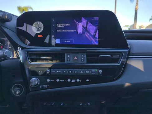 Used 2024 Lexus ES 300h 300h image 25