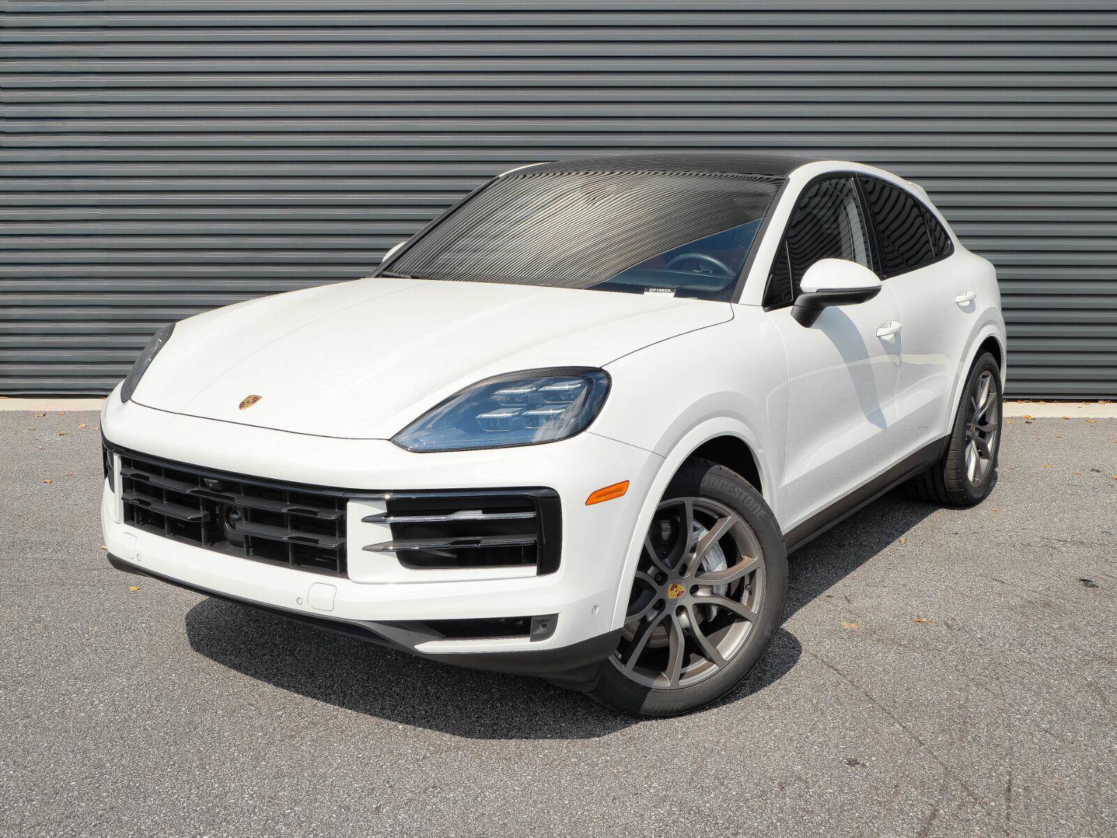 Used 2024 Porsche Cayenne Coupe AWD/4WD image 1