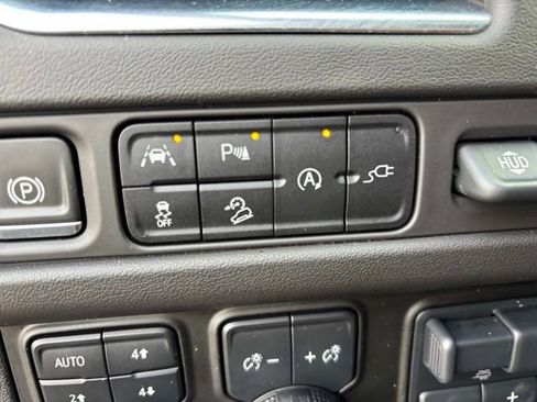 Used 2021 Chevrolet Tahoe Premier w/ Premium Package AWD/4WD image 16