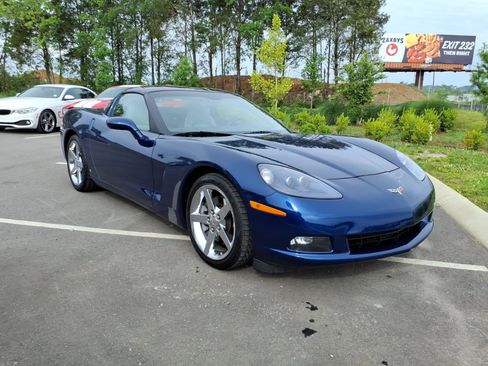 Used 2007 Chevrolet Corvette Coupe w/ Preferred Equipment Group RWD image 1