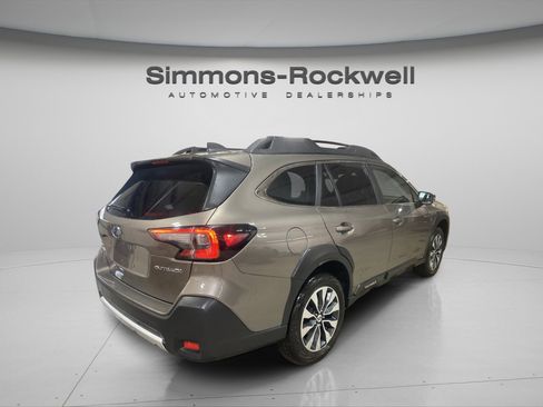 Used 2023 Subaru Outback Limited image 5