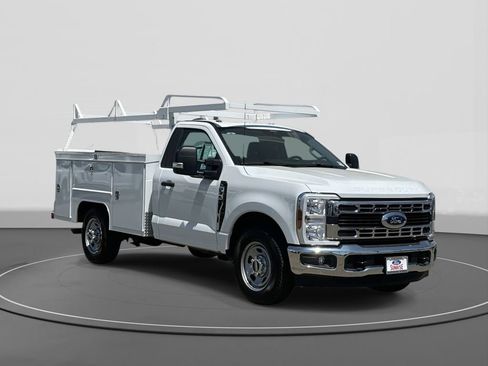 New 2025 Ford F350 XL w/ XL Chrome Package image 4