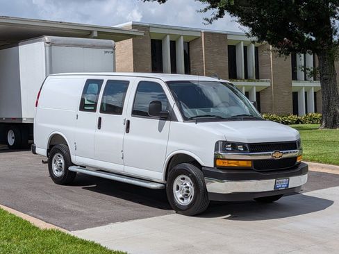 Used 2025 Chevrolet Express 2500 w/ Driver Convenience Package RWD image 3