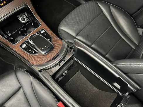 Certified 2019 Mercedes-Benz GLC 350e 4MATIC image 34