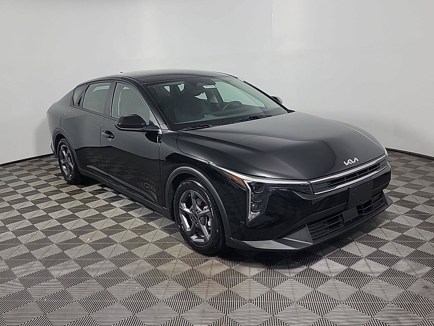 Used 2025 Kia K4 FWD image 1
