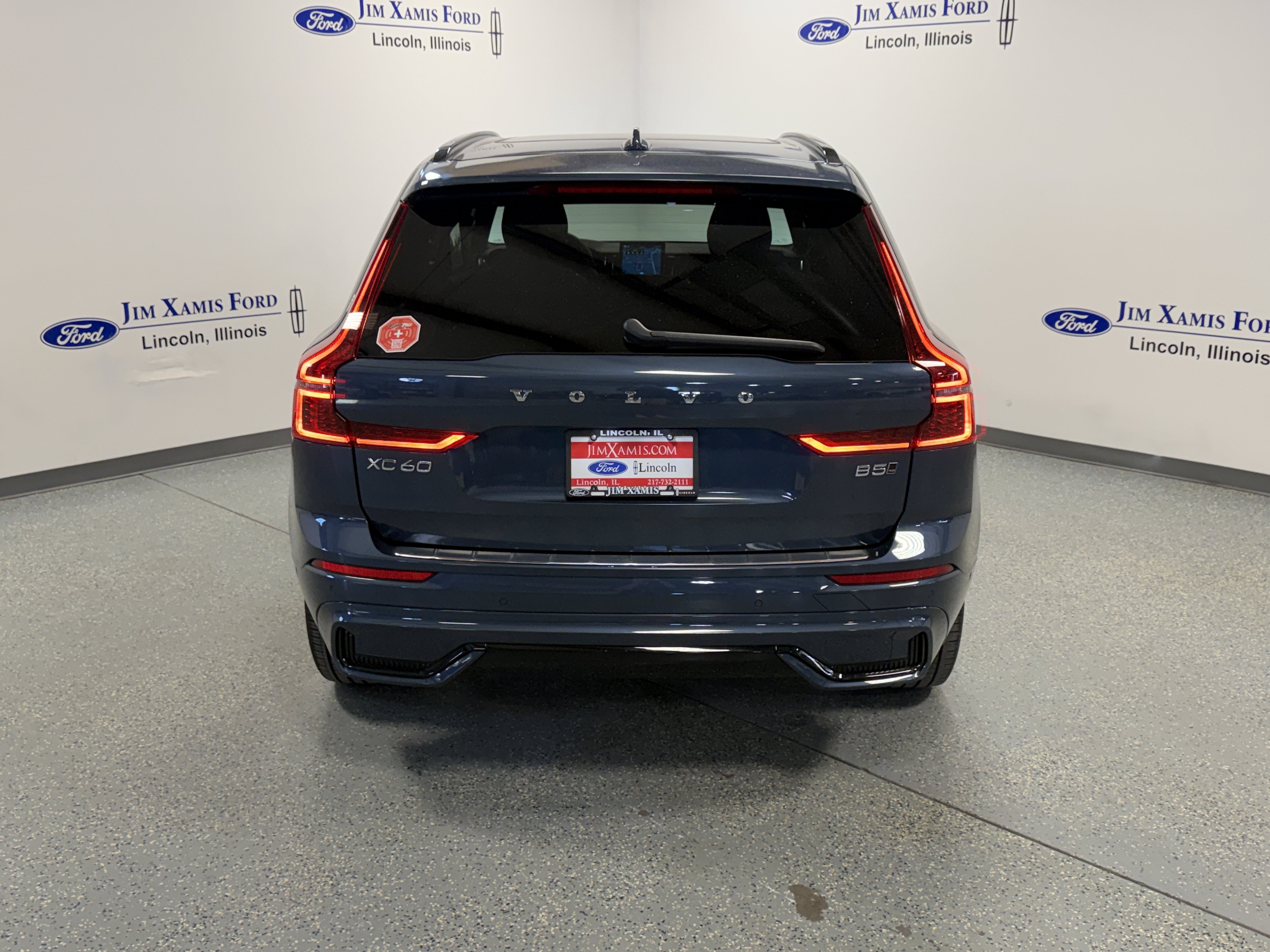 Used 2026 Volvo XC60 B5 Plus AWD/4WD image 32