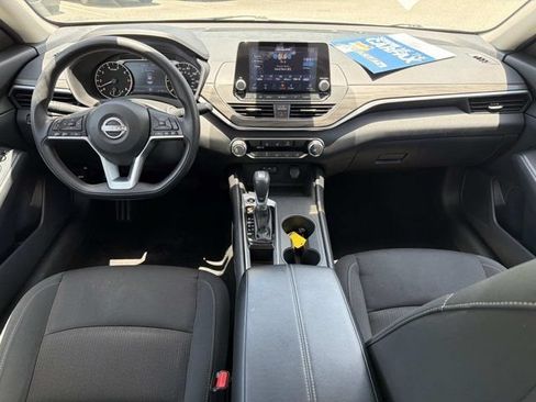 Used 2025 Nissan Altima 2.5 SV FWD image 22