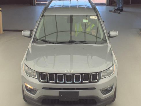 Used 2018 Jeep Compass Latitude w/ Popular Equipment Group AWD/4WD image 2
