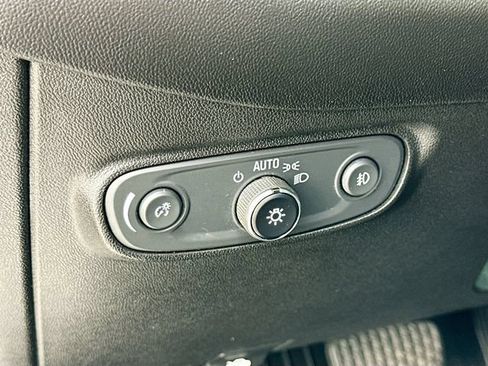 Used 2020 Chevrolet Equinox Premier w/ Premier Redline Edition FWD image 10