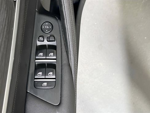 Used 2021 BMW 540i xDrive w/ M Sport Package image 18