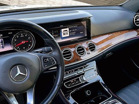 Used 2017 Mercedes-Benz E 300 4d Sedan E300 Luxury image 6