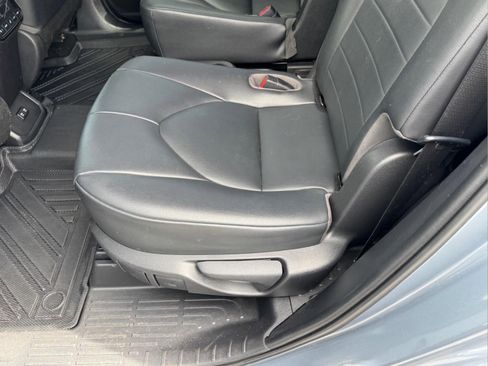 Used 2020 Toyota Highlander XLE FWD image 9
