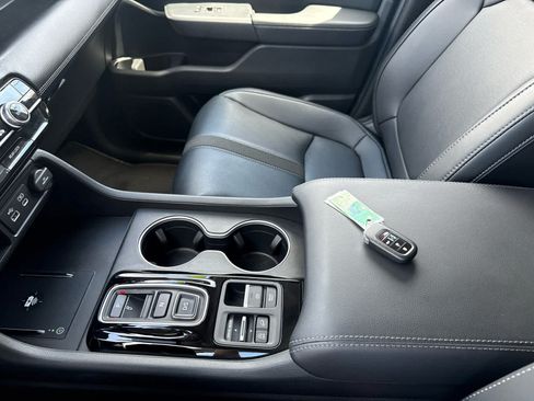 Used 2025 Honda Pilot Touring image 19