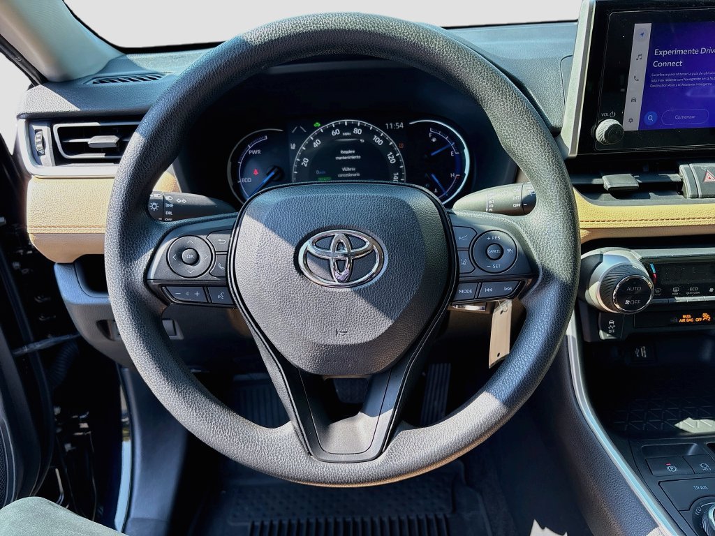 Used 2025 Toyota RAV4 LE AWD/4WD image 8