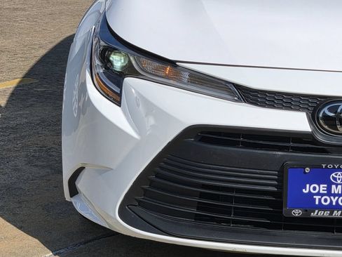 Used 2025 Toyota Corolla LE FWD image 5