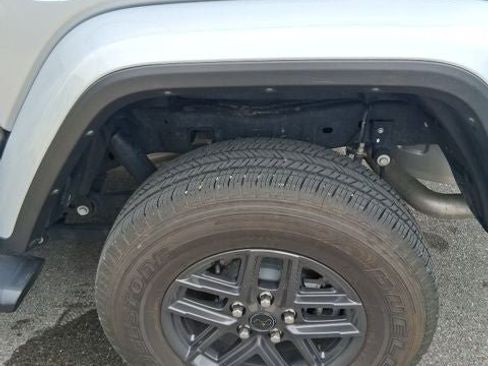 Used 2024 Jeep Gladiator Sport image 23