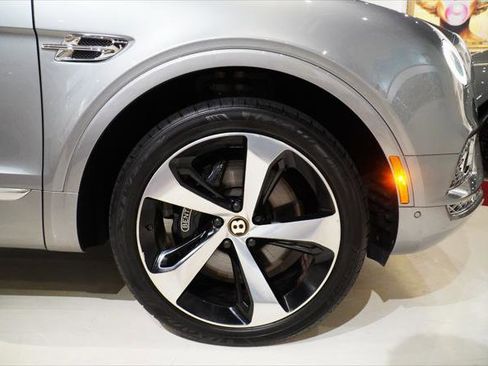 Used 2020 Bentley Bentayga AWD/4WD image 10
