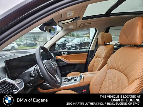 Used 2023 BMW X7 xDrive40i w/ Premium Package AWD/4WD image 24