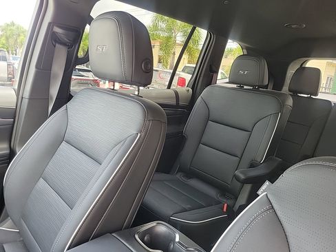 Used 2025 Buick Enclave Sport Touring w/ Power Package FWD image 25