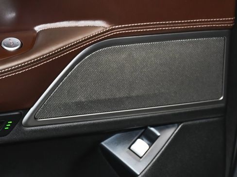 Used 2022 BMW 750i xDrive w/ Executive Package image 12