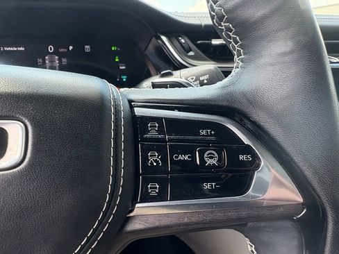Used 2022 Jeep Grand Cherokee Overland w/ Advanced Protech Group III AWD/4WD image 27