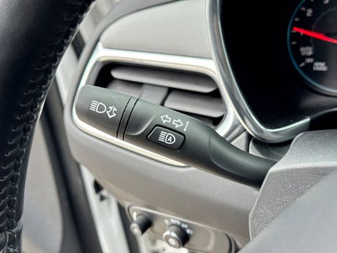 Used 2019 Chevrolet Equinox LT w/ Driver Convenience Package FWD image 32