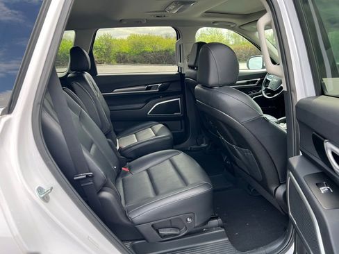 Used 2022 Kia Telluride S image 11