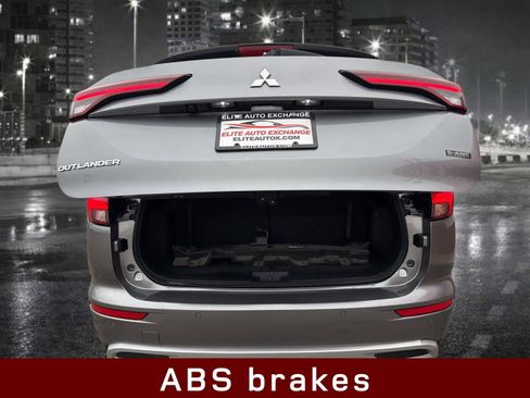 Used 2024 Mitsubishi Outlander SE image 16