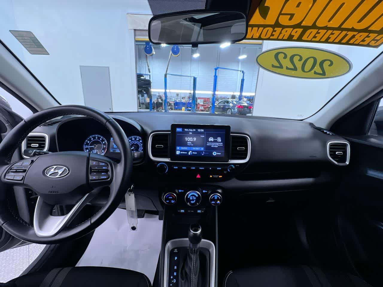 Used 2022 Hyundai Venue SEL FWD image 23