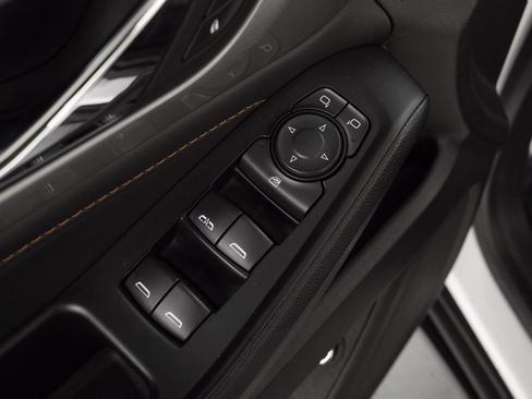 Used 2021 Chevrolet Traverse LT image 33