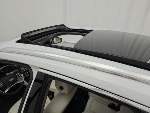 Used 2025 Audi Q5 Premium w/ Convenience Package AWD/4WD image 11