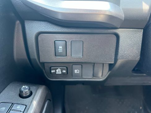 Used 2021 Toyota Tacoma SR5 RWD image 23